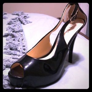 Black platform Guess heels